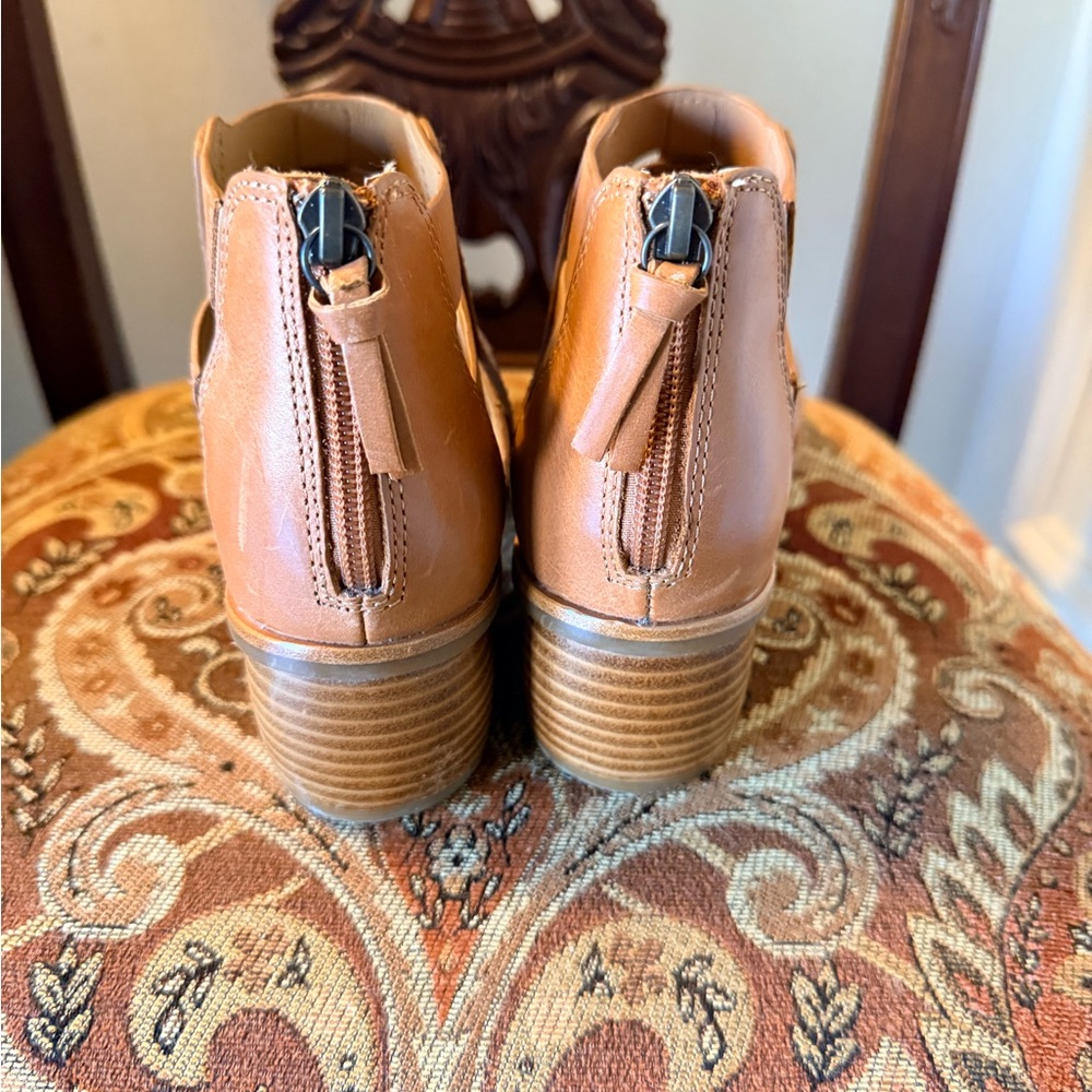 Sofft Zip back leather sandal. Size 9. EUC Only worn 1x. Wood heel. - Picture 5 of 14